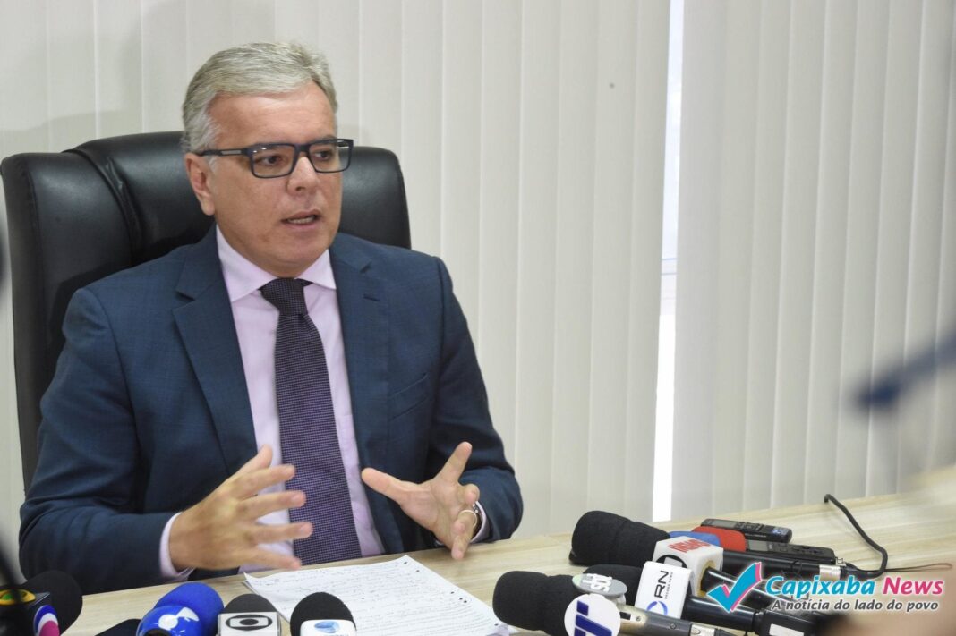 Mais de 30 atentados com suspeita de participação de PMs são investigadas, diz secretário Mais de 30 atentados com suspeita de participação de PMs são investigadas, diz secretário