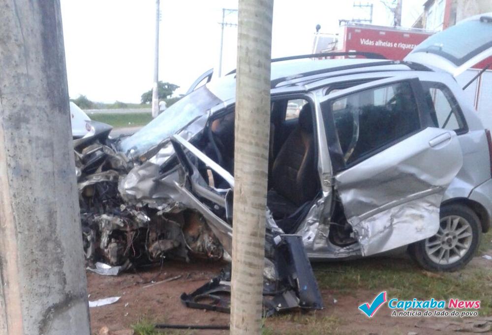 Jovem morre em acidente de carro após sair de boate em Guarapari Jovem morre em acidente de carro após sair de boate em Guarapari