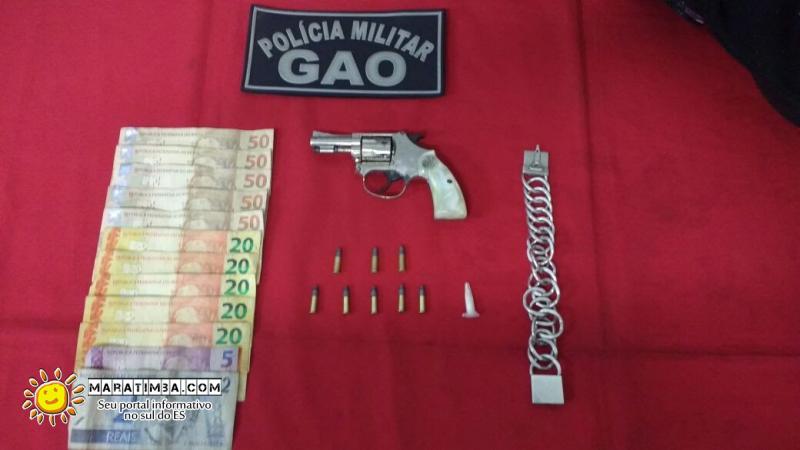 Suspeito é detido por porte ilegal de arma Suspeito é detido por porte ilegal de arma