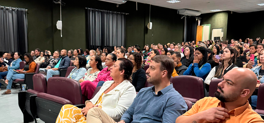 Formação de Profissionais de Apoio à Inclusão em Piúma Prefeitura de Piúma realiza formação de Profissionais de Apoio à Inclusão Escolar