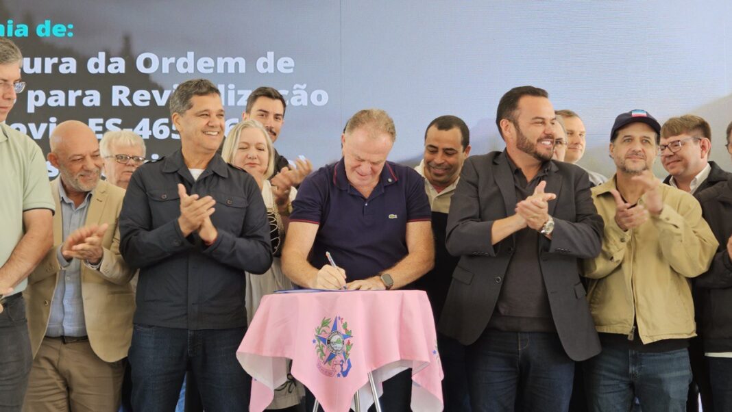 Governo do ES inicia revitalização da Rodovia ES-465/ES-368 em Domingos Martins Governo do ES inicia revitalização da Rodovia ES-465/ES-368 em Domingos Martins