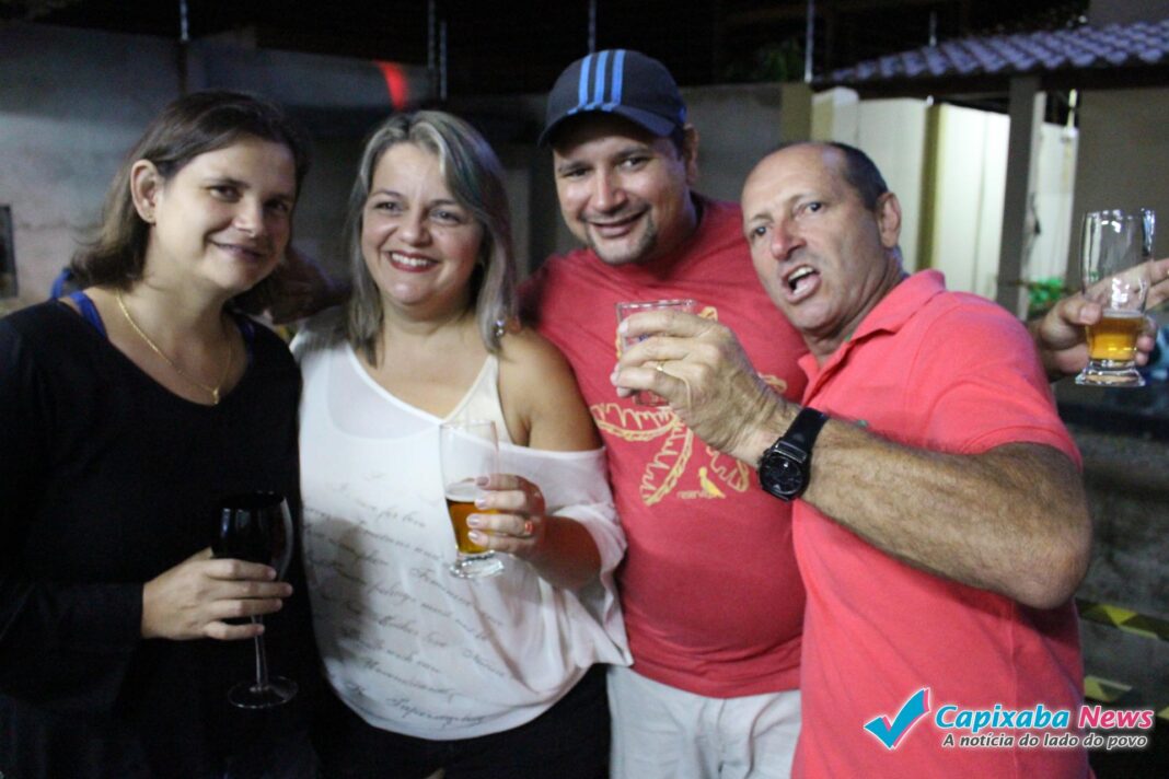 Festa de confraternização na casa de Valdecir e Gisele. Festa de confraternização na casa de Valdecir e Gisele.