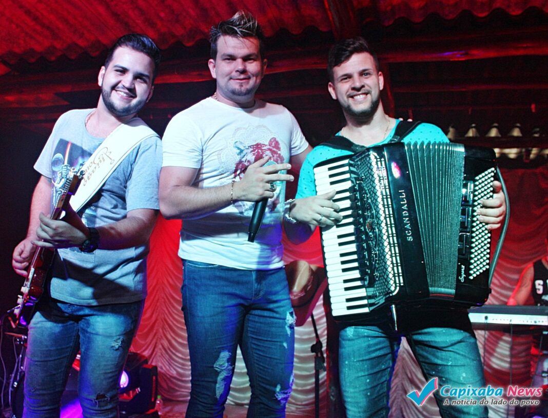 Alemão do Forró faz show no Sítio Show de Bola. Confira as Fotos: Alemão do Forró faz show no Sítio Show de Bola. Confira as Fotos: