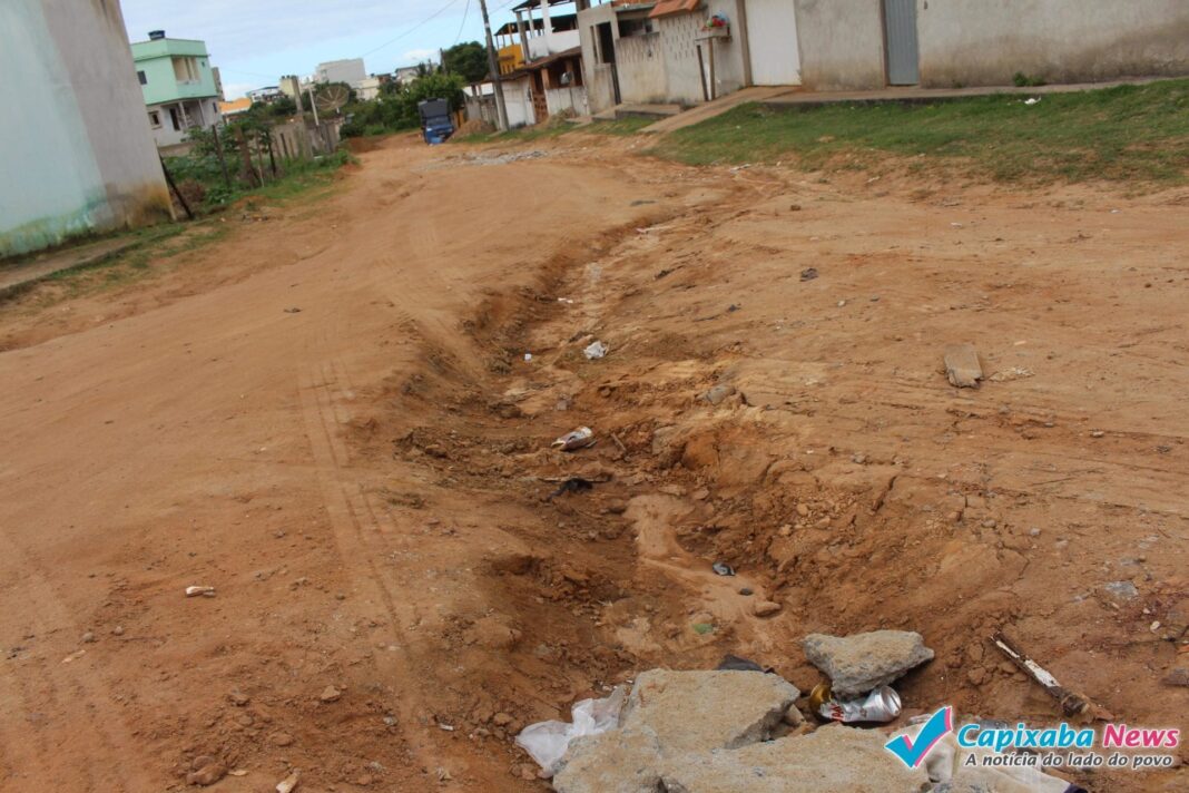De Olho na Cidade: Bairros Santa Rita 1 e 2 sofrem com a falta de saneamento básico e pavimentação em Marataízes De Olho na Cidade: Bairros Santa Rita 1 e 2 sofrem com a falta de saneamento básico e pavimentação em Marataízes