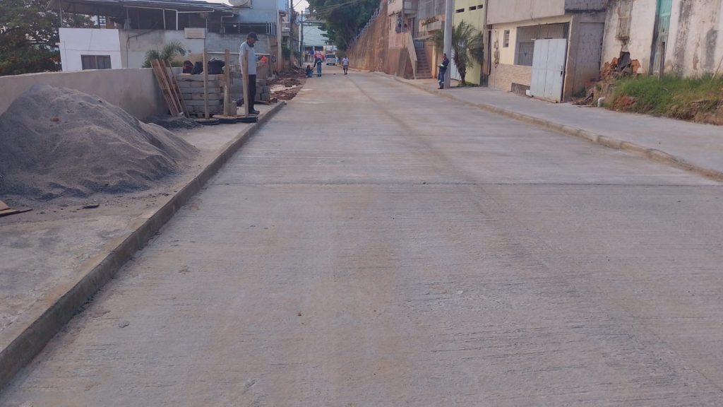 Linha Vermelha é liberada após conclusão de obras de infraestrutura em Cachoeiro Linha Vermelha será liberada nesta quarta-feira (9), após conclusão das obras no bairro Guandu em Cachoeiro - Prefeitura de Cachoeiro de Itapemirim