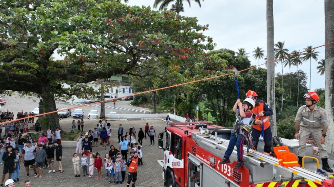 Tirolesa e Exposição do Corpo de Bombeiros agitam Santuário de Anchieta hoje (3) Notícia Tirolesa e exposição do Corpo de Bombeiros movimentam o Santuário de Anchieta nesta quinta (3) - Prefeitura Municipal de Anchieta