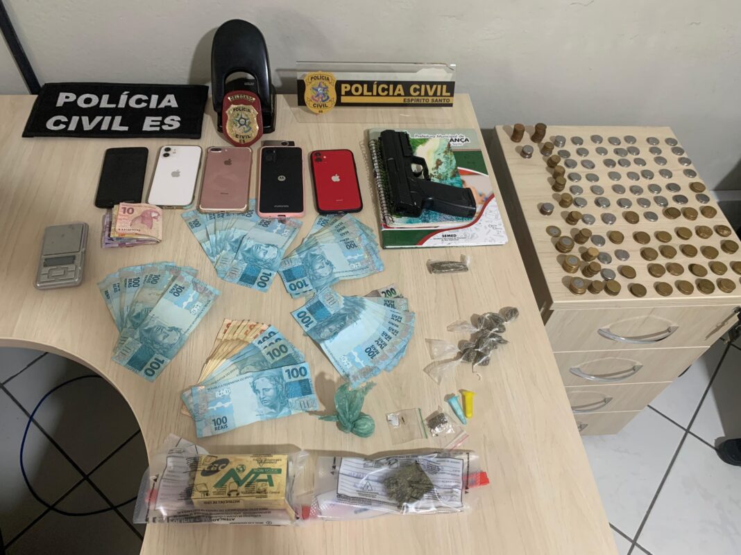 <p><strong>Polícia Civil do ES realiza prisões por tráfico e homicídio em operação conjunta</strong></p> <p><strong>Polícia Civil do ES realiza prisões por tráfico e homicídio em operação conjunta</strong></p>