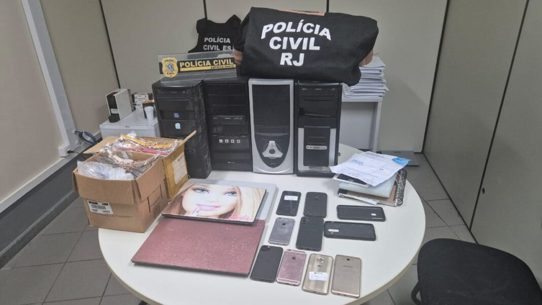<p><strong>Polícia Civil do ES e Procon realizam operação contra fraude em venda de tênis</strong></p> <p><strong>Polícia Civil do ES e Procon realizam operação contra fraude em venda de tênis</strong></p>