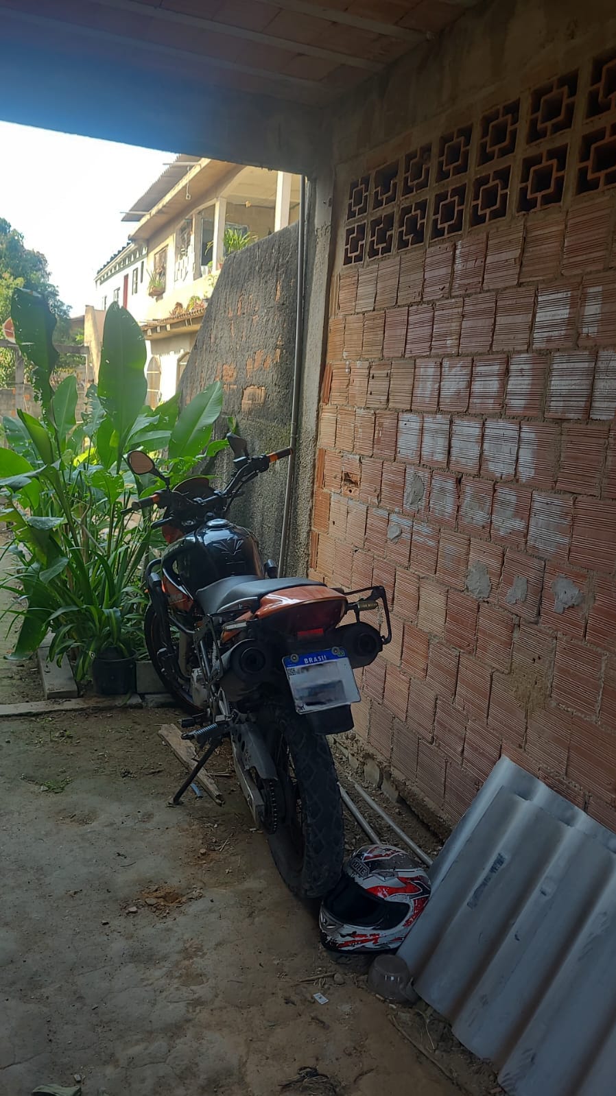 Polícia Civil prende homem com moto roubada na Serra durante operação de combate a furtos Polícia Civil prende homem com moto roubada na Serra durante operação de combate a furtos