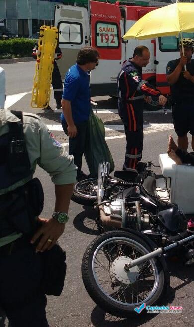 Acidente entre carro e moto deixa pelo menos um ferido em Vitória Acidente entre carro e moto deixa pelo menos um ferido em Vitória