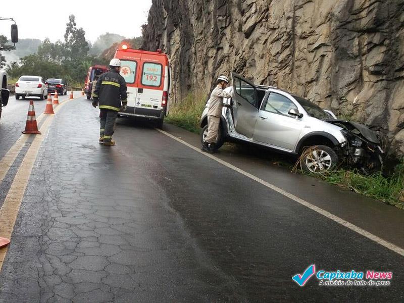 Cinco pessoas feridas em acidente no viaduto da BR-262, em Venda Nova do Imigrante Cinco pessoas feridas em acidente no viaduto da BR-262, em Venda Nova do Imigrante