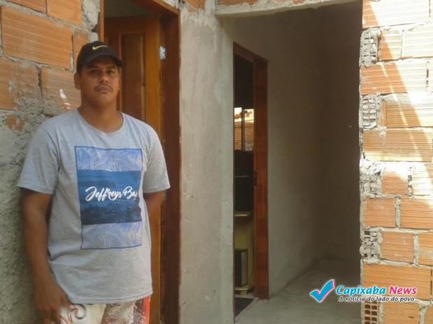 Homem que foi a batalhão pedir para ser preso diz que ‘agiu no desespero’ Homem que foi a batalhão pedir para ser preso diz que ‘agiu no desespero’