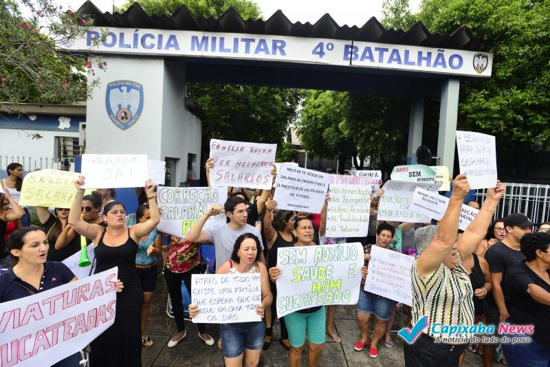“O movimento das esposas, familiares e amigos dos policiais militares é legítimo. Quem tem fome tem pressa”, afirma major Rogério “O movimento das esposas, familiares e amigos dos policiais militares é legítimo. Quem tem fome tem pressa”, afirma major Rogério