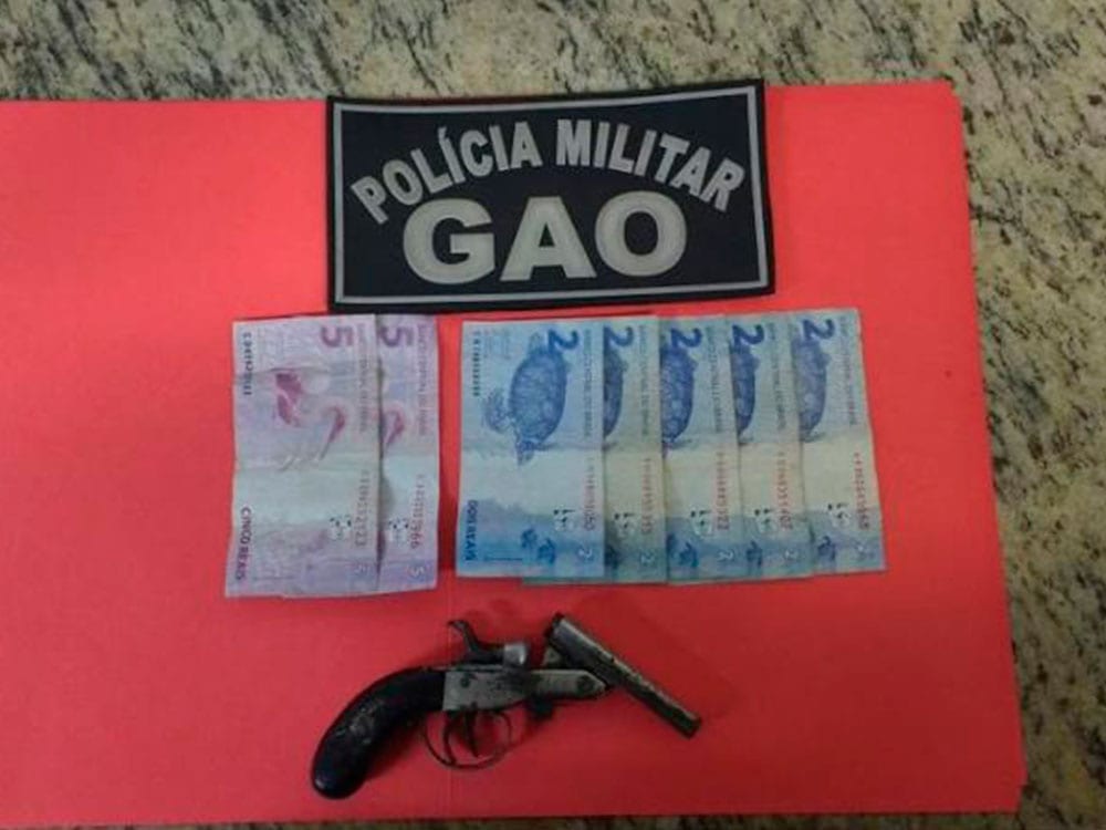 Dois são presos por assalto a padaria Dois são presos por assalto a padaria