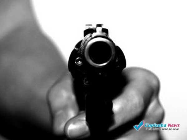 Homem é assassinado a tiros em mata de São Mateus Homem é assassinado a tiros em mata de São Mateus