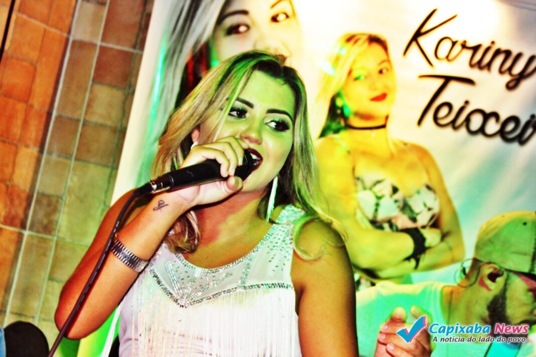 Público lota o Whiskrytório Music Bar para show da cantora Kariny Teixeira Público lota o Whiskrytório Music Bar para show da cantora Kariny Teixeira