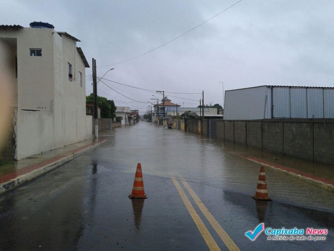 chuva-forte-causa-alagamentos-em-linhares