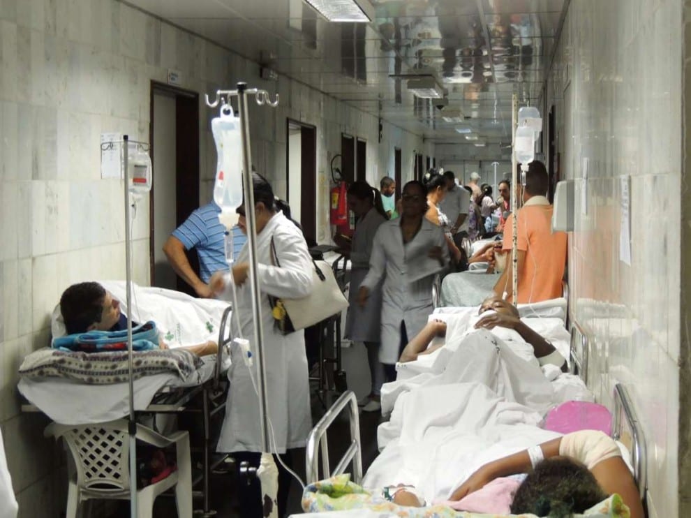 Médicos pedem socorro em hospitais lotados Médicos pedem socorro em hospitais lotados