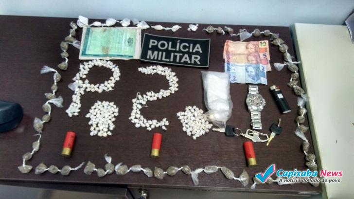 Jovem é detido com grande quantidade de drogas e munição em Pinheiros Jovem é detido com grande quantidade de drogas e munição em Pinheiros