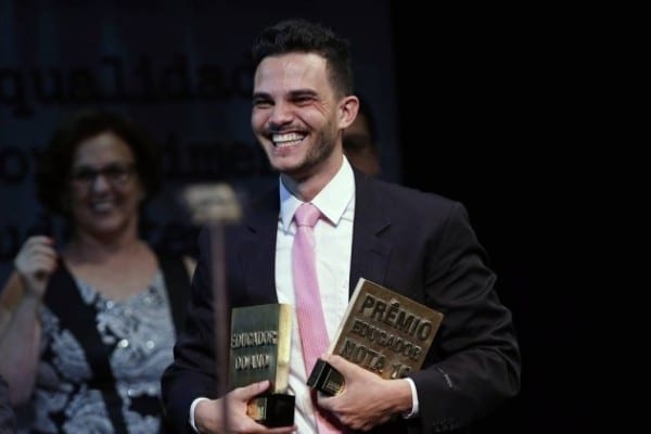 Professor capixaba ganha prêmio nacional de “Educador do Ano” Professor capixaba ganha prêmio nacional de “Educador do Ano”