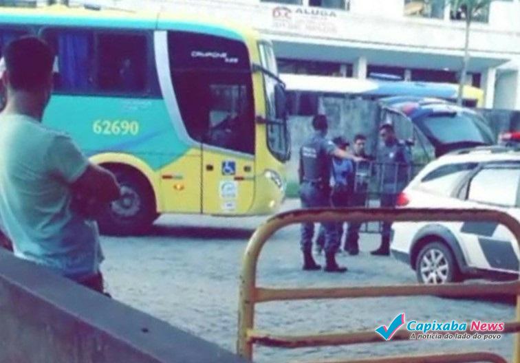 Suspeito de matar vizinho em Cachoeiro é preso ao desembarcar de ônibus Suspeito de matar vizinho em Cachoeiro é preso ao desembarcar de ônibus