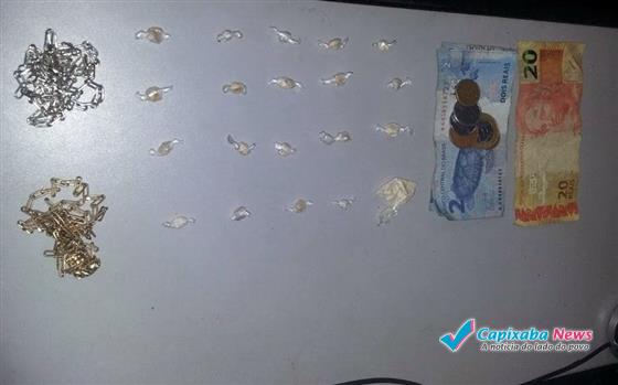 Jovem é preso e dois menores apreendidos por tráfico de drogas em Cachoeiro Jovem é preso e dois menores apreendidos por tráfico de drogas em Cachoeiro