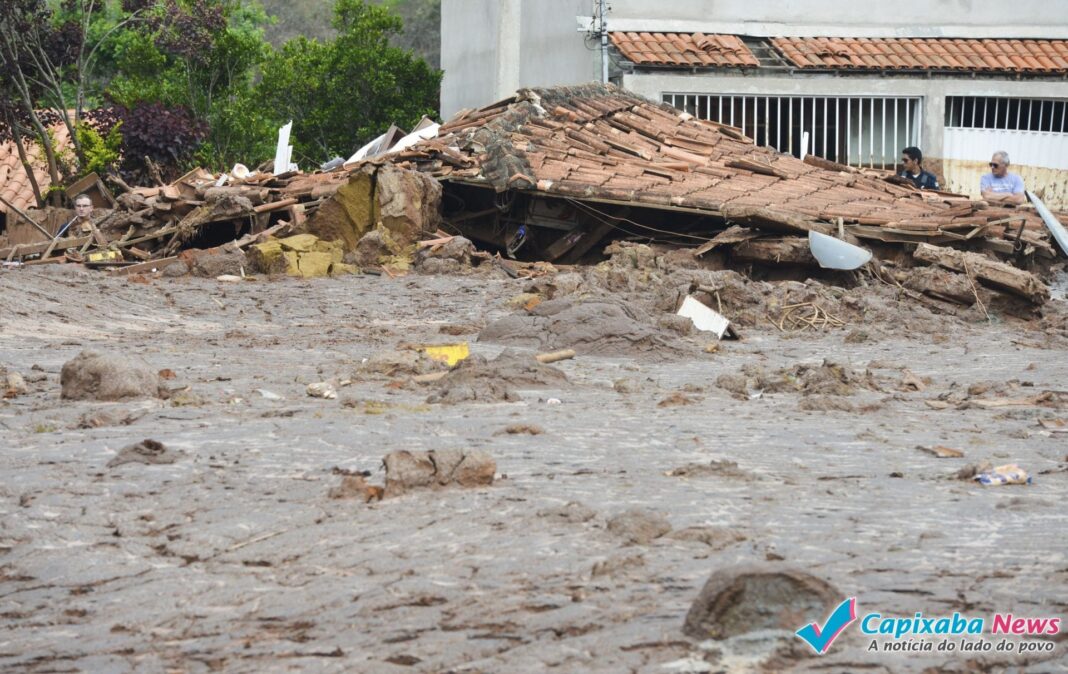 Ibama aponta atraso em obras para conter rejeitos da Samarco Ibama aponta atraso em obras para conter rejeitos da Samarco