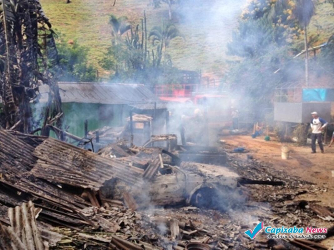 Três carros incendiados em comunidade rural de Marechal Floriano Três carros incendiados em comunidade rural de Marechal Floriano