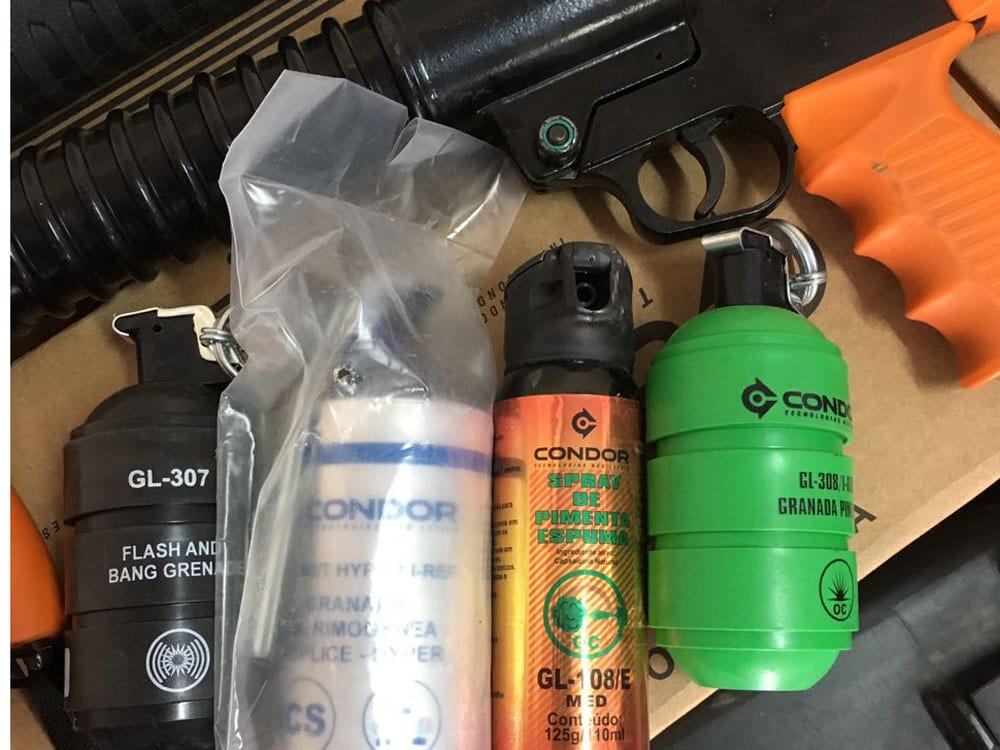 Guardas aprendem a usar armas não letais Guardas aprendem a usar armas não letais