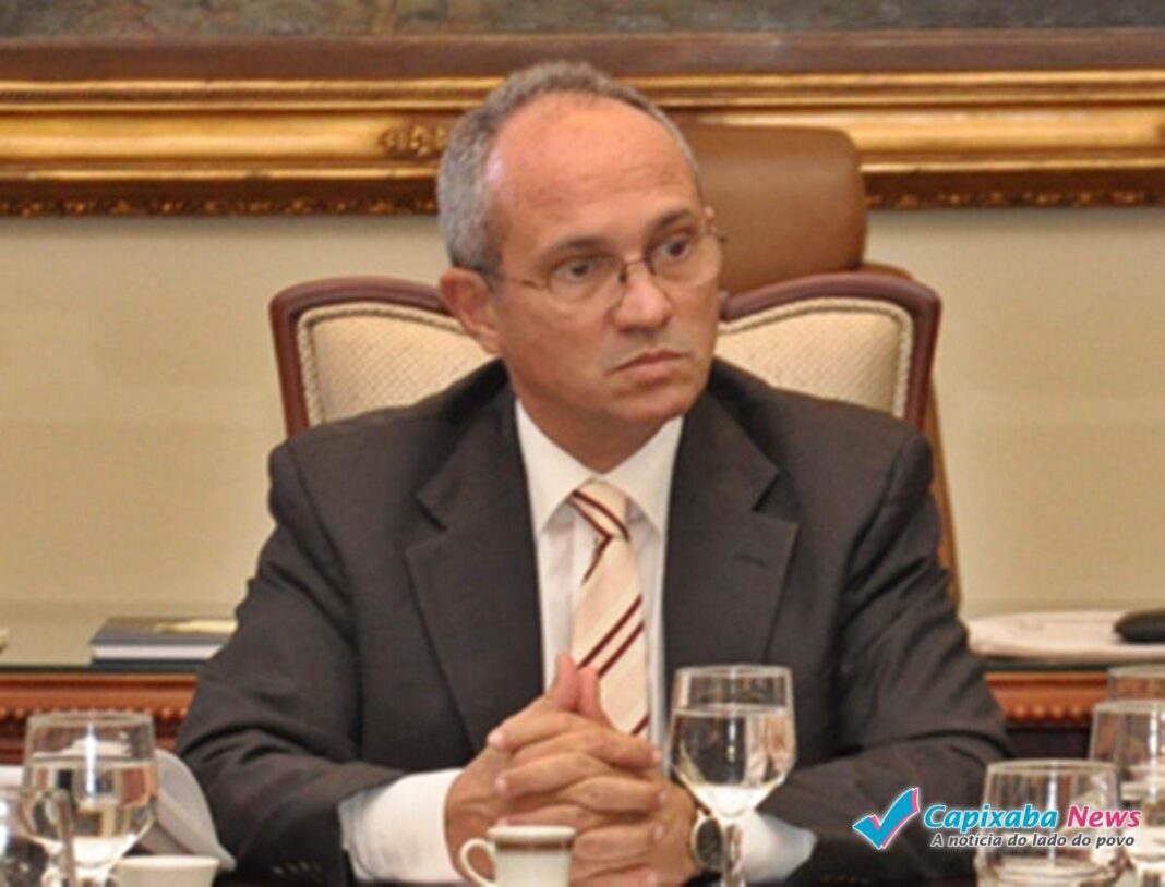 Juiz acusa governador do Espírito de Santo de improbidade e pede que renuncie. Juiz acusa governador do Espírito de Santo de improbidade e pede que renuncie.