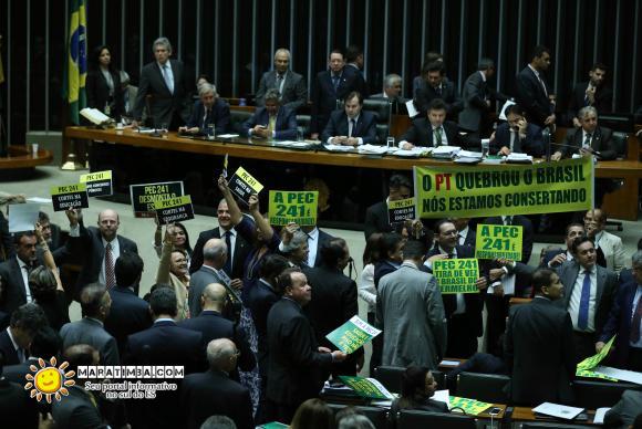 Câmara aprova PEC dos Gastos Públicos em primeiro turno Câmara aprova PEC dos Gastos Públicos em primeiro turno
