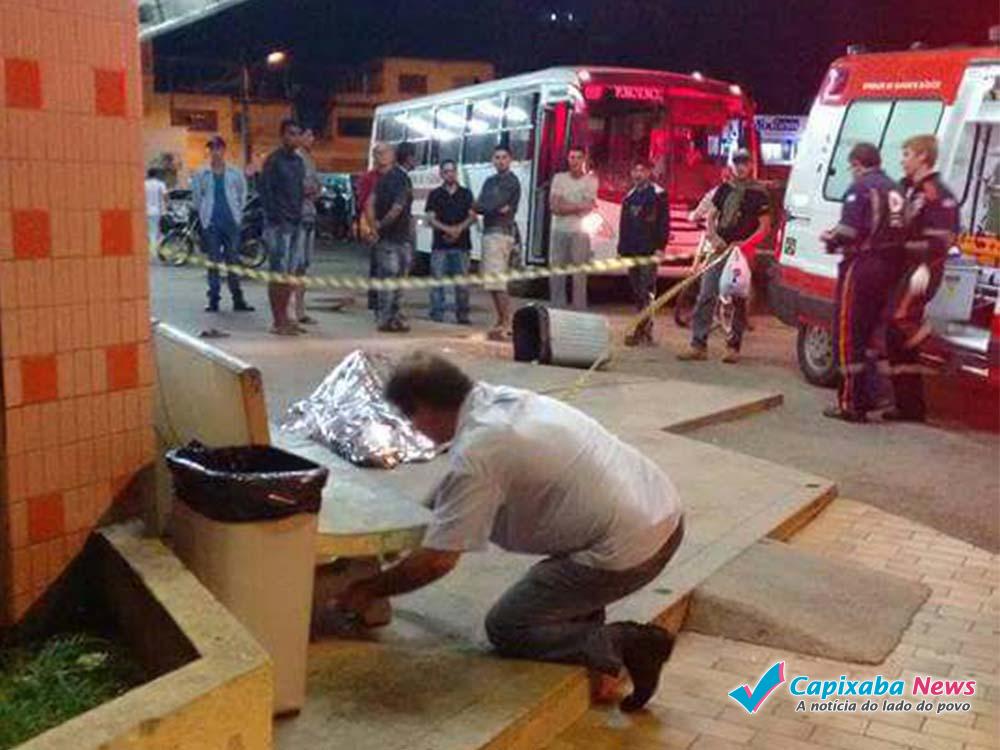 Andarilho é morto com facada no pescoço durante confusão em rodoviária de Venda Nova do Imigrante Andarilho é morto com facada no pescoço durante confusão em rodoviária de Venda Nova do Imigrante