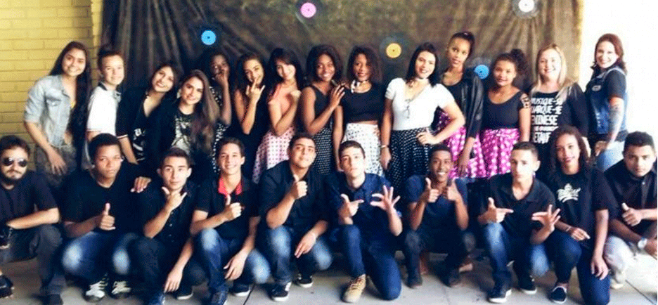 Escola realiza sarau com o tema rock nacional Escola realiza sarau com o tema rock nacional