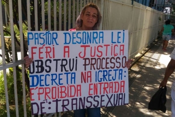 Transexual é chamada de ‘demônio’ e expulsa de igreja em Vitória Transexual é chamada de ‘demônio’ e expulsa de igreja em Vitória