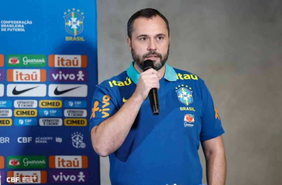 Fluminense enfrenta desafios em negociação por reforço devido a concorrência intensa. Fluminense enfrenta desafios em negociação por reforço devido a concorrência intensa.