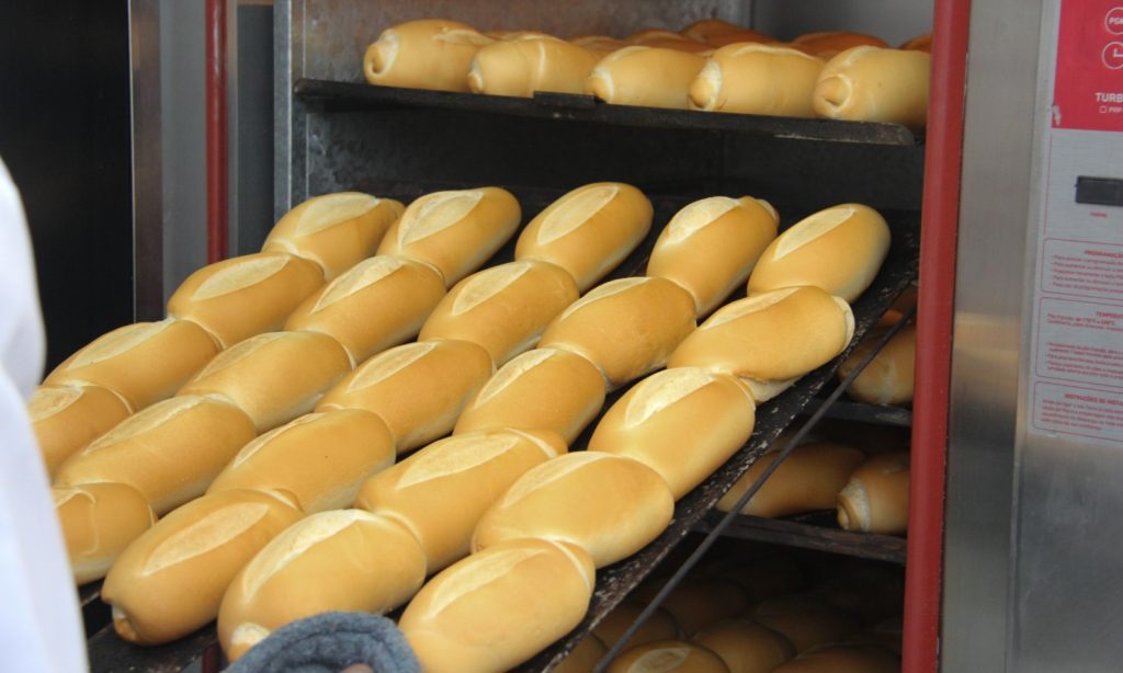 Banco de Alimentos de Cachoeiro amplia produção de pães para a população carente Padaria do Banco de Alimentos inicia produção e fortalece segurança alimentar em Cachoeiro - Prefeitura de Cachoeiro de Itapemirim