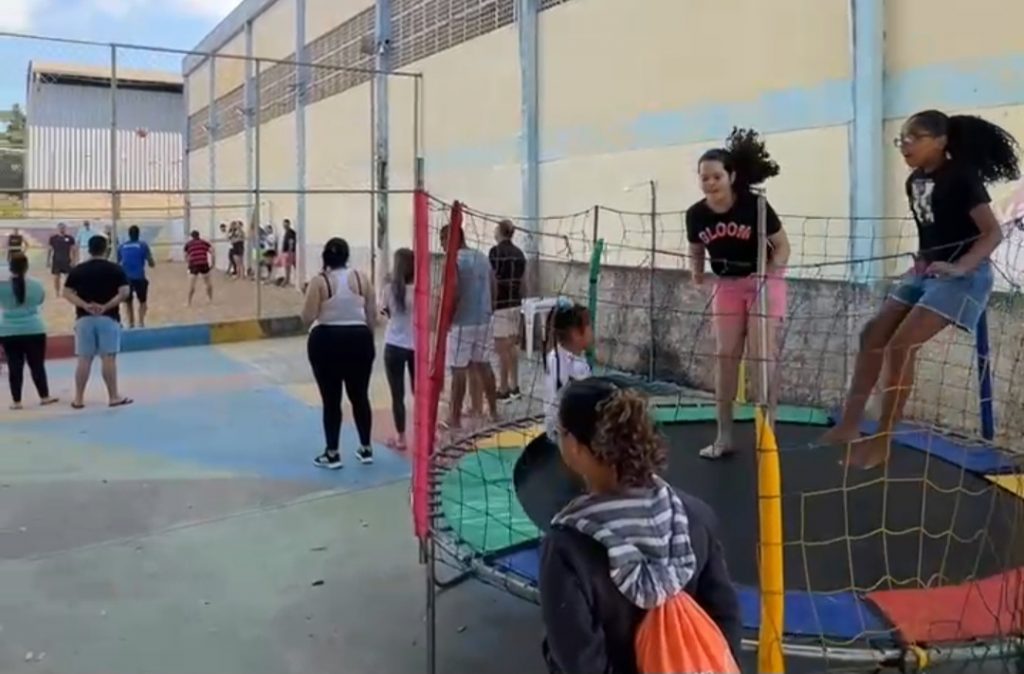 Cachoeiro promove projeto Agita com atividades recreativas para crianças neste domingo Atividade física e recreação para crianças no BNH de Baixo - Prefeitura de Cachoeiro de Itapemirim