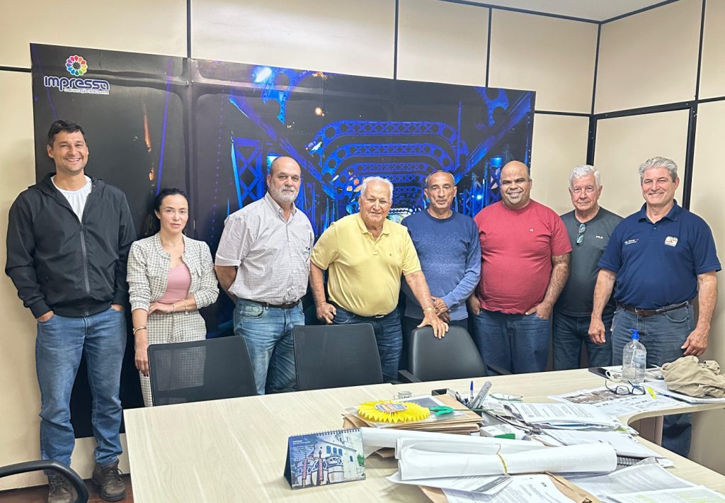 Prefeito de Cachoeiro confirma pavimentação da estrada de acesso à Prefeitura garante pavimentação da estrada de acesso a Rota do Itabira em Cachoeiro - Prefeitura de Cachoeiro de Itapemirim