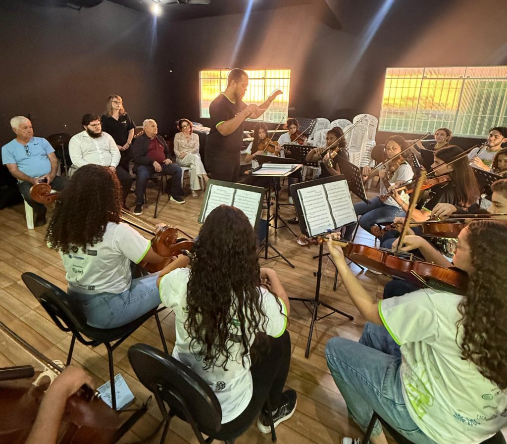 Prefeito de Cachoeiro visita Casa Verde e garante investimentos em assistência social Prefeitura de Cachoeiro garante apoio para o projeto social Casa Verde - Prefeitura de Cachoeiro de Itapemirim