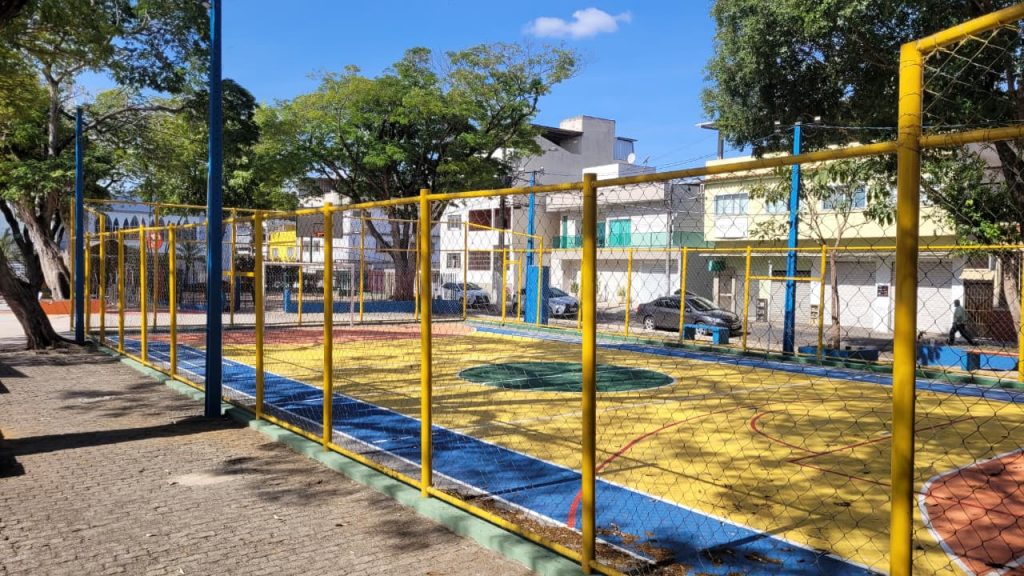 Prefeitura de Cachoeiro entrega revitalização de praça e quadra no bairro Aquidaban Revitalizada, quadra da Praça da Bandeira será entregue na segunda (25) - Prefeitura de Cachoeiro de Itapemirim