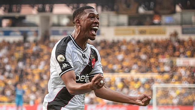 Vasco estabelece preço para negociação do jovem atacante de 19 anos; mercado agitado. Vasco estabelece preço para negociação do jovem atacante de 19 anos; mercado agitado.