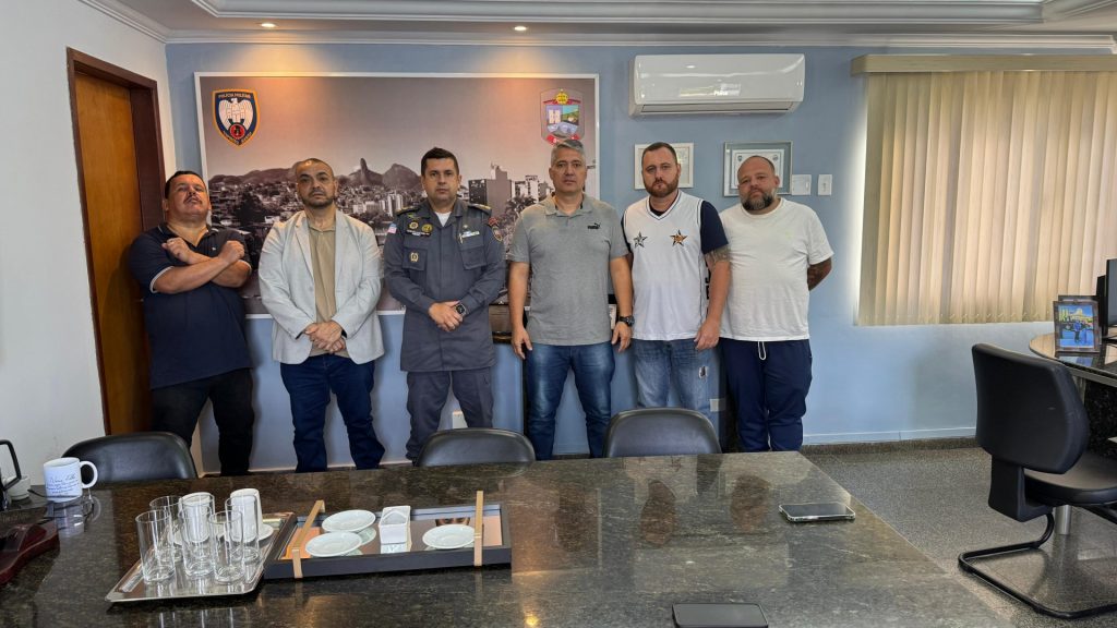 Reunião em Cachoeiro promove segurança para jogo entre Estrela do Norte e Linhares FC Reunião garante acordo de paz entre torcidas para jogo do Estrela no Sumaré - Prefeitura de Cachoeiro de Itapemirim