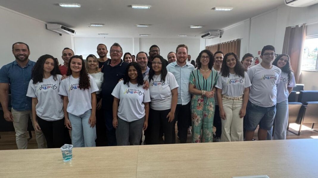 Visita do Secretário da Educação a Anchieta destaca sucesso de Notícia Secretário de Estado da Educação visita Anchieta e celebra aprovação de oito estudantes no intercâmbio SEDU - Prefeitura Municipal de Anchieta