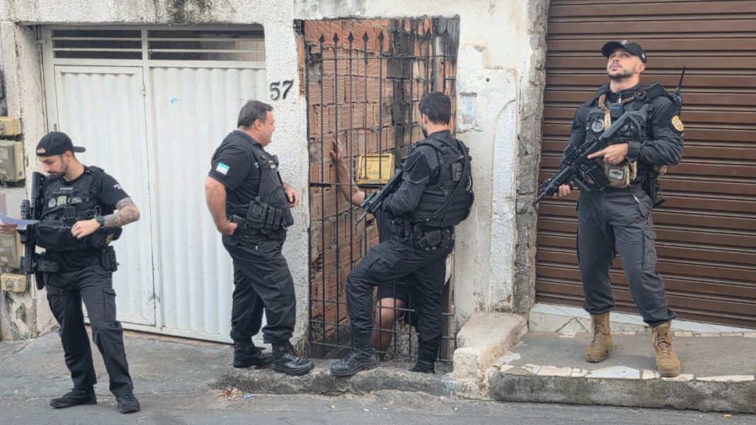 <p><strong>Polícia Civil deflagra operação “Money Talks” e apreende R$ 1 milhão em fraudes</strong></p> <p><strong>Polícia Civil deflagra operação “Money Talks” e apreende R$ 1 milhão em fraudes</strong></p>