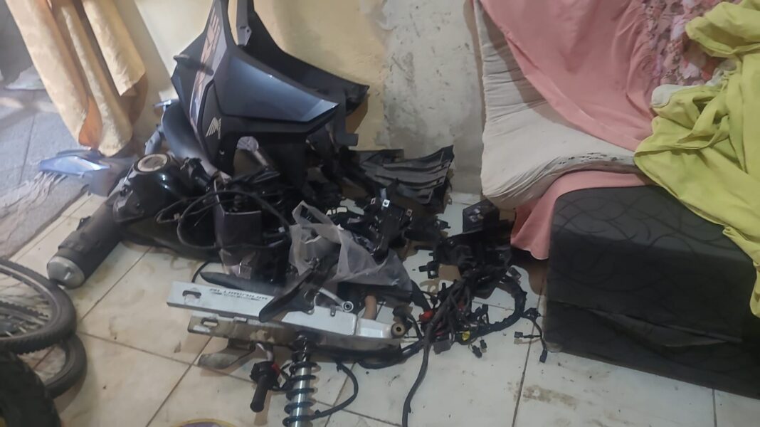 <p><strong>Polícia Civil e PM prendem homem por receptação de motocicletas na Serra</strong></p> <p><strong>Polícia Civil e PM prendem homem por receptação de motocicletas na Serra</strong></p>