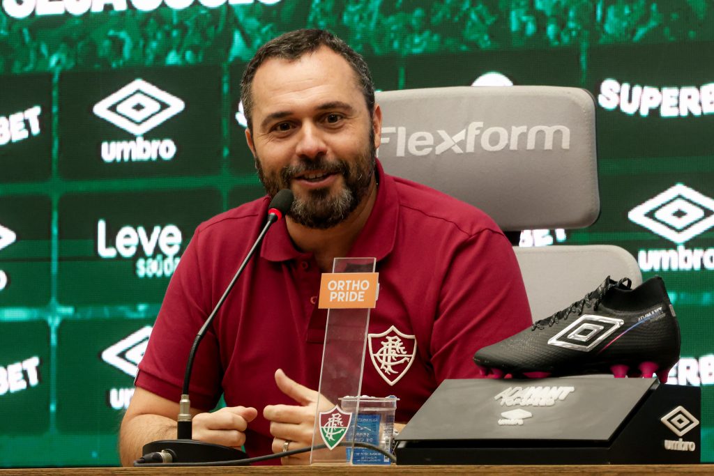 Fluminense nega interesse em Cuca e busca novas opções para o comando técnico da equipe. Fluminense nega interesse em Cuca e busca novas opções para o comando técnico da equipe.