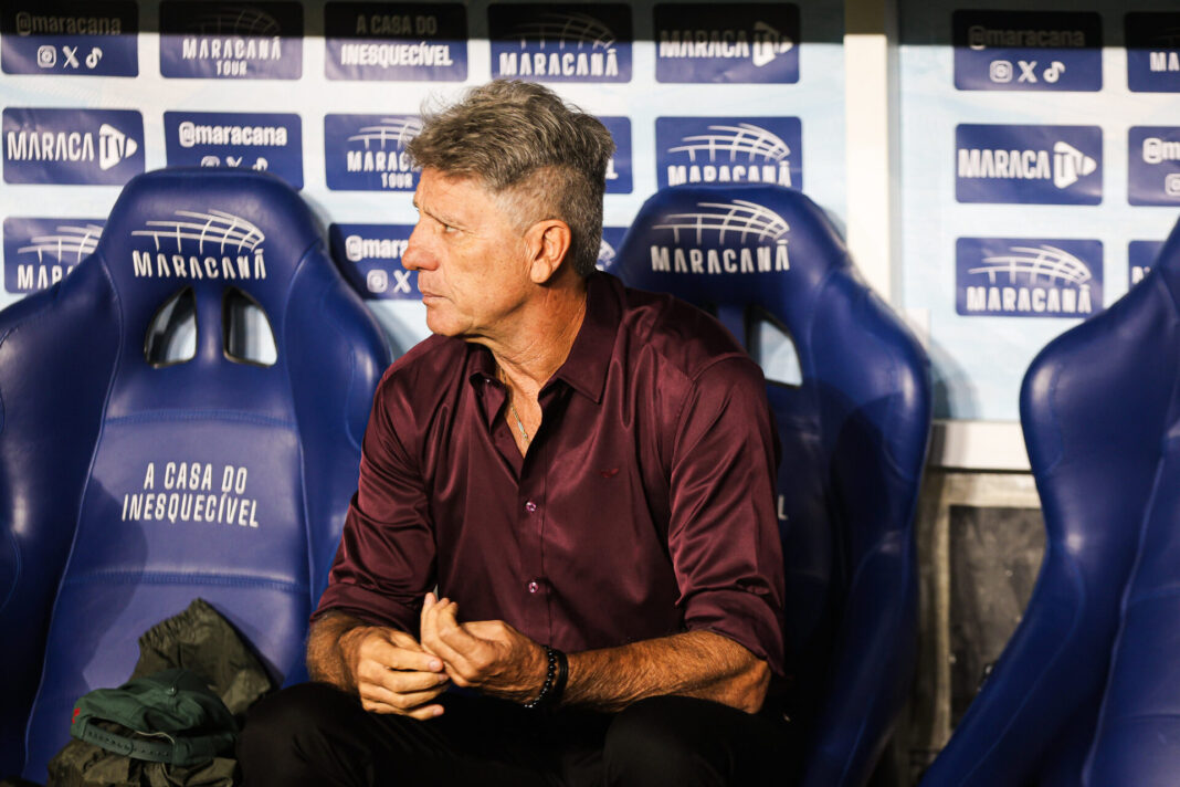 Renato Gaúcho se despede e deixa mensagem aos torcedores do Fluminense após sua saída. Renato Gaúcho se despede e deixa mensagem aos torcedores do Fluminense após sua saída.