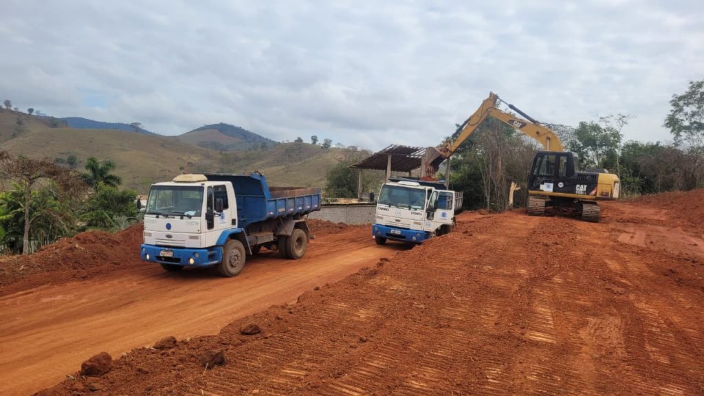 Abertura e nivelamento de estrada em São Joaquim avançam com aplicação de Revsol - Prefeitura de Cachoeiro de Itapemirim