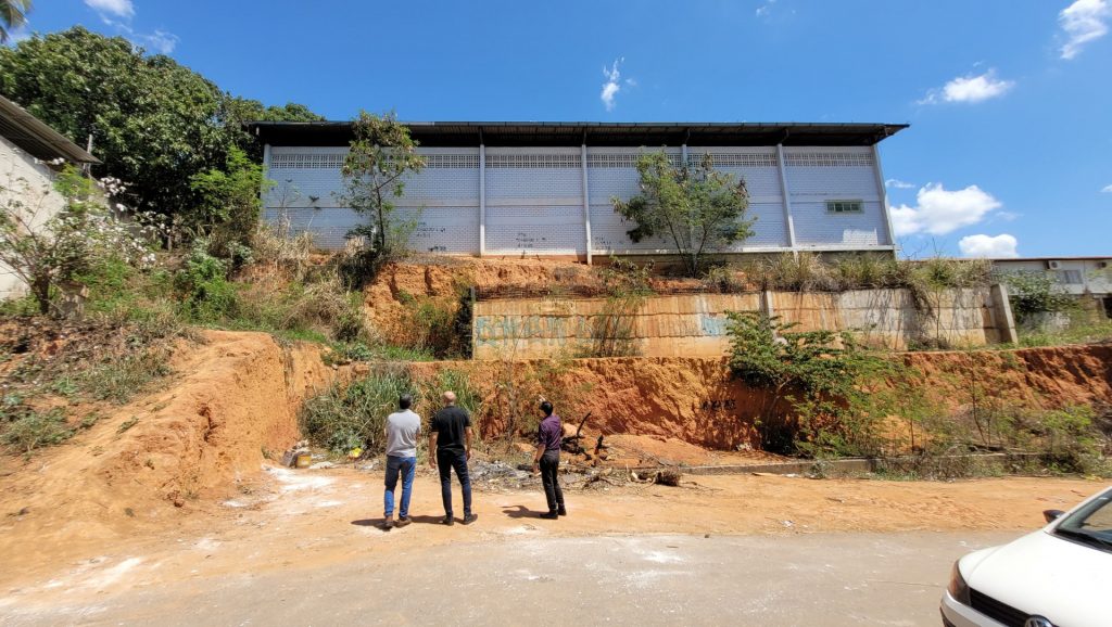 Prefeitura de Cachoeiro inicia levantamento para construção de posto de saúde no Zumbi Prefeitura realiza visita técnica à área destinada ao posto de saúde no Zumbi - Prefeitura de Cachoeiro de Itapemirim