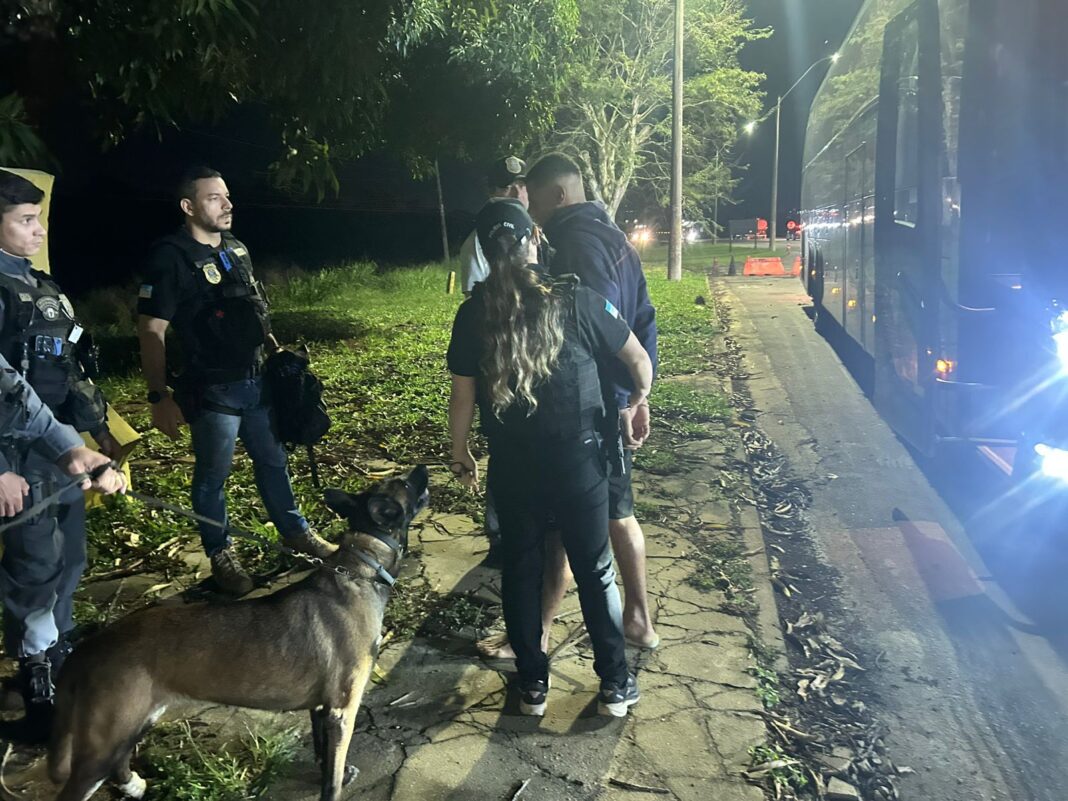 Homem é preso com 245 gramas de cocaína em operação da Polícia Civil em Linhares Homem é preso com 245 gramas de cocaína em operação da Polícia Civil em Linhares